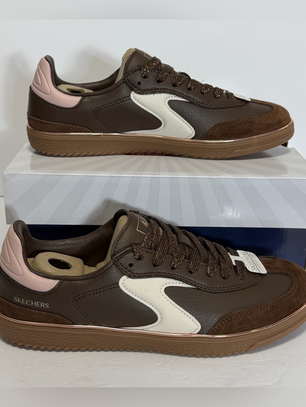 Woman's Sneakers & Athletic Shoes SKECHERS Hotshots Living Luxe Size 8.5 Brown